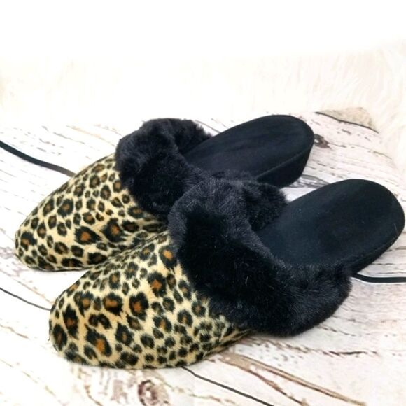 Leopard Print Slides.   - Picture 1 of 6